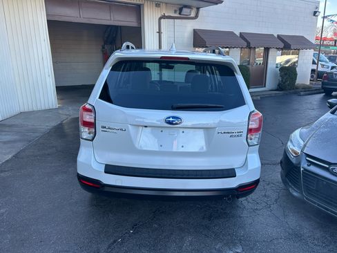 Used 2017 Subaru Forester 2.5i Premium w/ All-Weather Package image 4