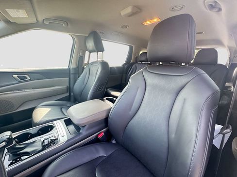 Certified 2026 Kia Carnival EX FWD image 24