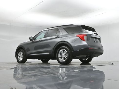 Certified 2023 Ford Explorer XLT RWD image 54