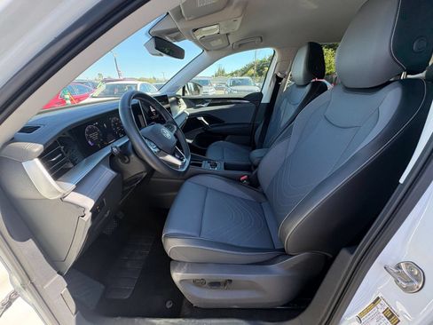 Used 2026 Volkswagen Tiguan SE FWD image 29