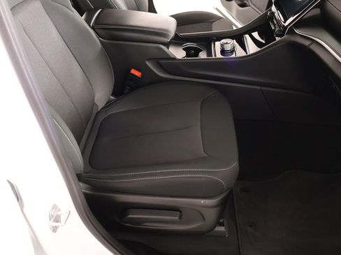 Used 2024 Jeep Grand Cherokee L Laredo RWD image 13