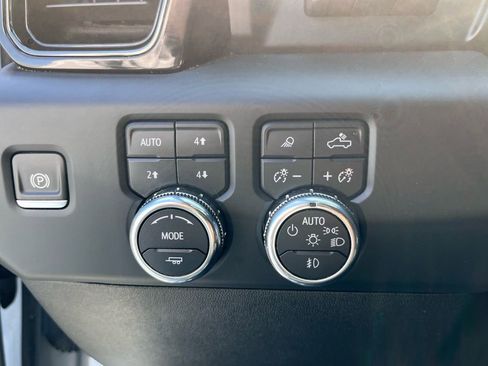 Used 2024 GMC Sierra 2500 AT4 w/ Technology Package AWD/4WD image 22