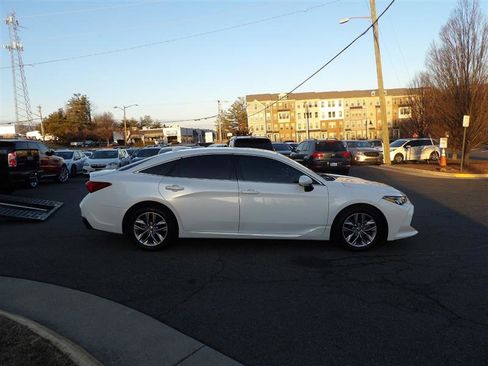 Used 2021 Toyota Avalon XLE w/ Moonroof Package image 6
