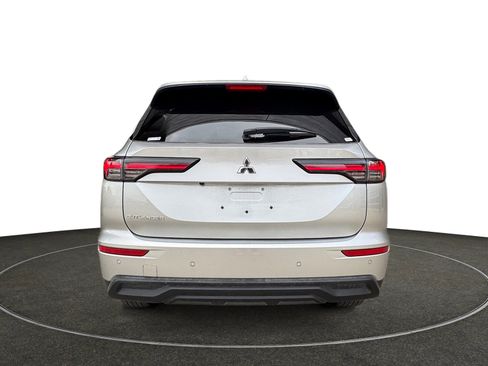 Used 2025 Mitsubishi Outlander ES image 5
