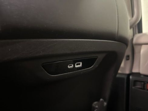 Used 2024 Chrysler Pacifica Touring-L image 27