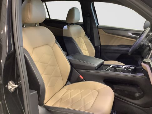 Used 2024 Volkswagen Atlas Cross Sport SE w/ Panoramic Sunroof Package FWD image 21