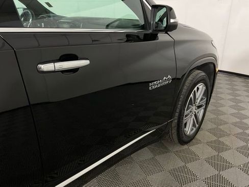 Used 2023 Chevrolet Traverse High Country image 9