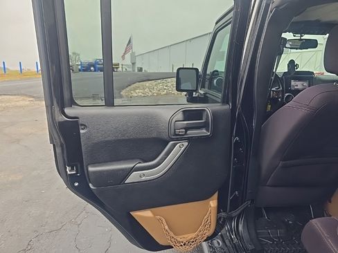 Used 2014 Jeep Wrangler Unlimited Sahara w/ Connectivity Group image 17