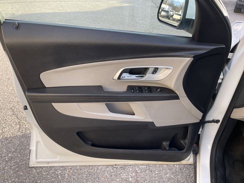 Used 2017 Chevrolet Equinox LT w/ Convenience Package image 13