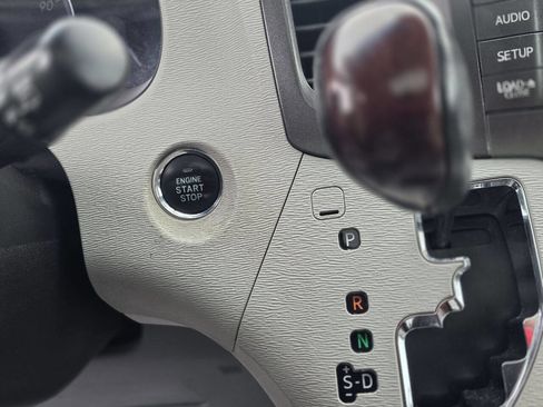 Used 2014 Toyota Sienna Limited image 21