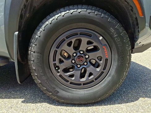 Used 2025 Nissan Frontier PRO-4X AWD/4WD image 10