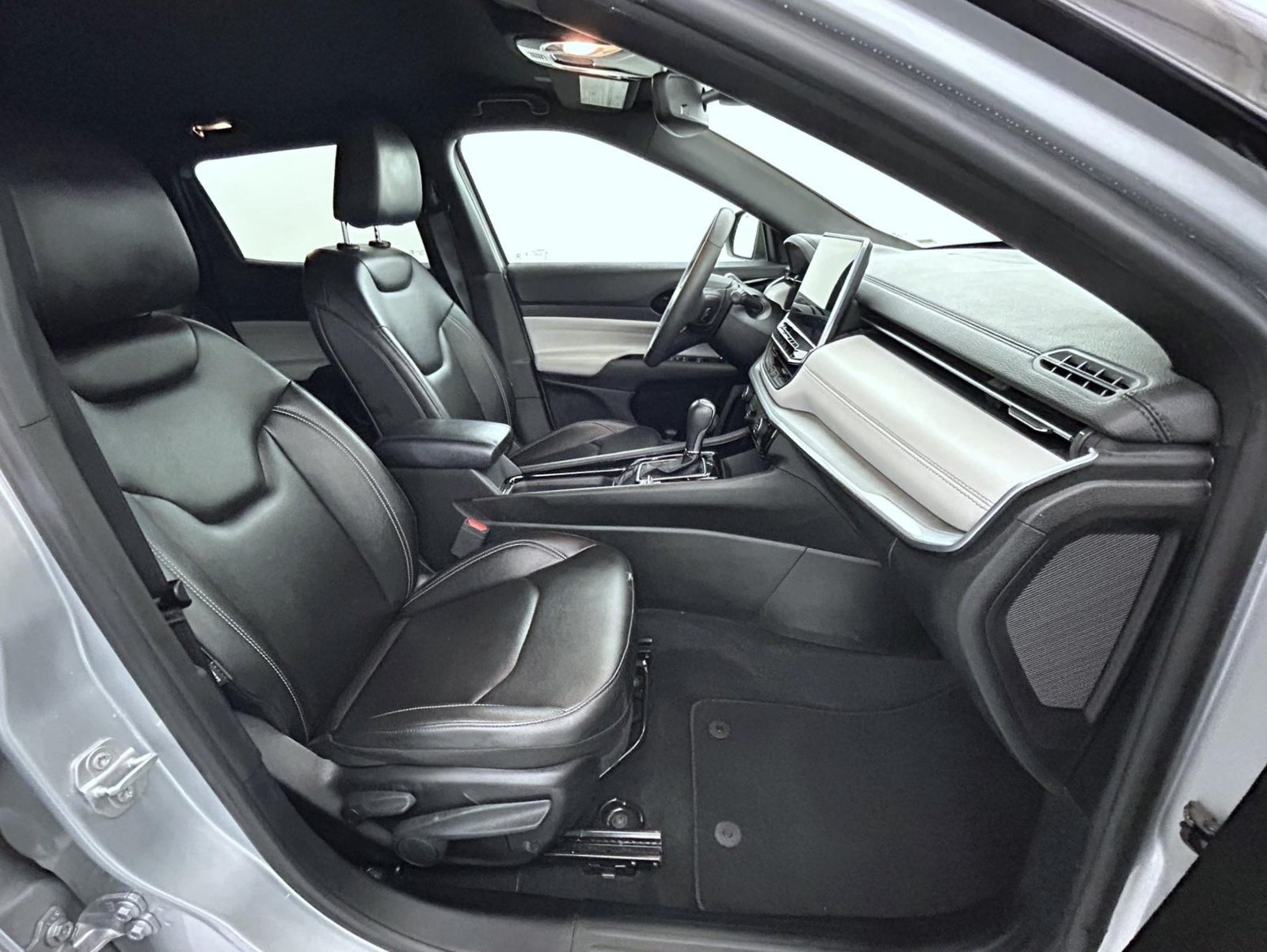 Certified 2025 Jeep Compass Limited AWD/4WD image 15