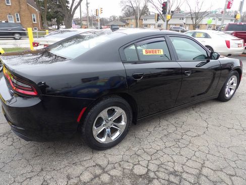 Used 2016 Dodge Charger SXT image 3