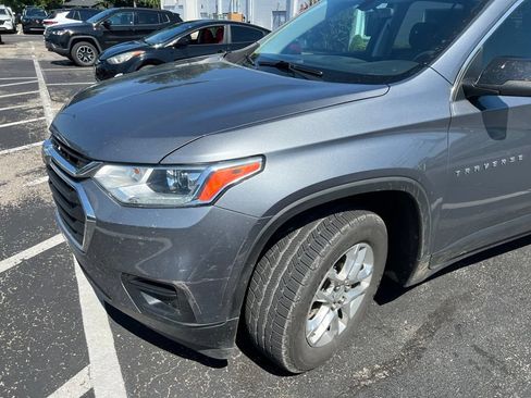 Used 2021 Chevrolet Traverse LS FWD image 2