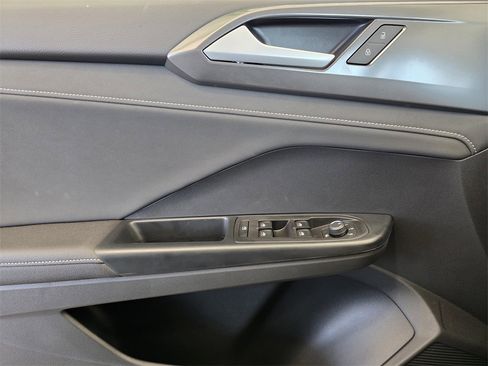 New 2025 Volkswagen Taos SE image 16