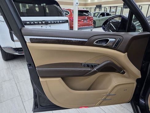 Used 2016 Porsche Cayenne AWD/4WD image 42