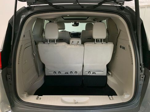 Used 2020 Chrysler Pacifica Limited w/ Tire & Wheel Group image 25