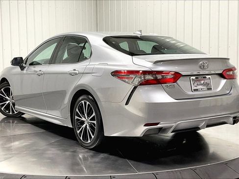 Used 2019 Toyota Camry SE image 12