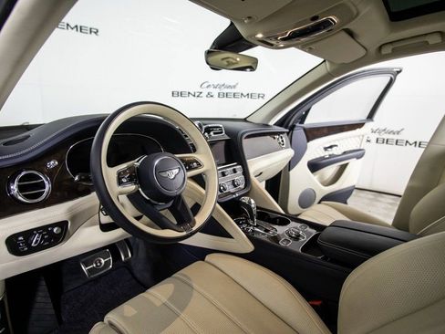 Used 2021 Bentley Bentayga image 20