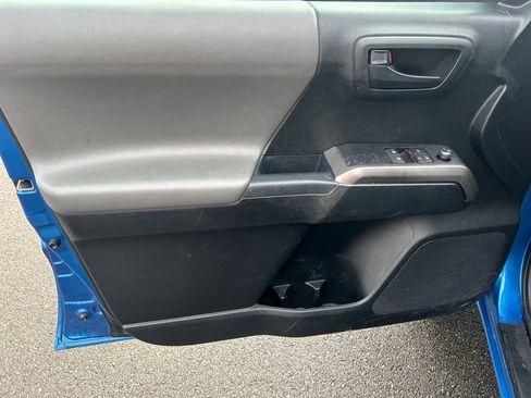 Used 2017 Toyota Tacoma SR5 image 16