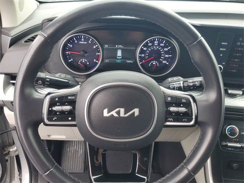Certified 2023 Kia Carnival LX image 16