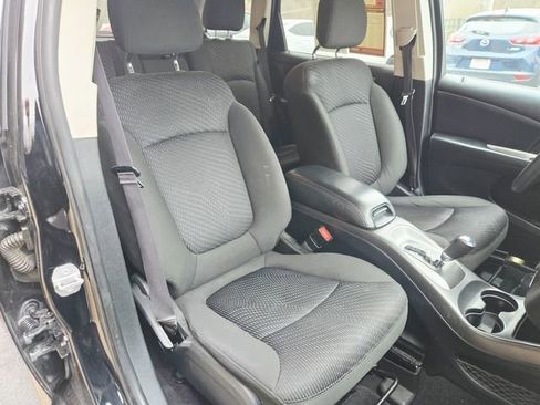 Used 2019 Dodge Journey SE image 16