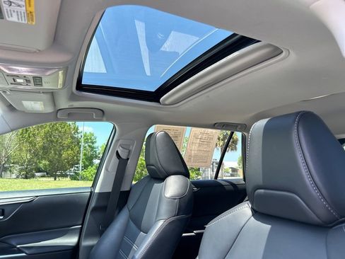 Used 2023 Toyota RAV4 XLE Premium image 15