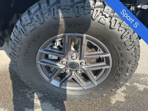 Used 2025 Jeep Gladiator Sport AWD/4WD image 27