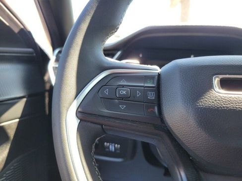 Used 2025 Jeep Grand Cherokee L Laredo RWD image 13