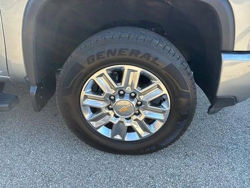 Used 2024 Chevrolet Silverado 2500 High Country w/ Technology Package AWD/4WD image 11