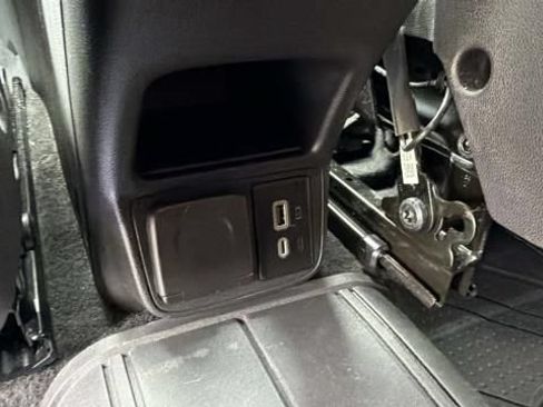 Used 2025 Chevrolet TrailBlazer RS w/ Convenience Package AWD/4WD image 33