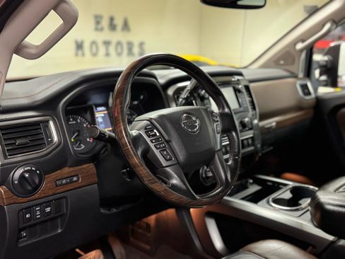 Used 2019 Nissan Titan Platinum Reserve image 19