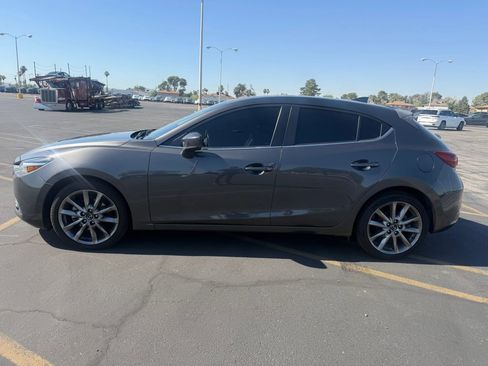Used 2018 MAZDA MAZDA3 Grand Touring FWD image 3