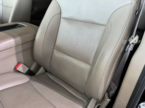 Used 2017 GMC Yukon SLT image 36