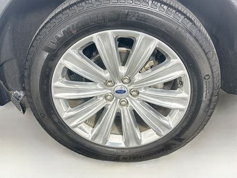 Used 2024 Ford Explorer Limited w/ Equipment Group 301A AWD/4WD image 11