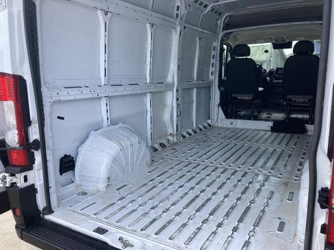 Used 2024 RAM ProMaster 2500 w/ Convenience Group FWD image 8