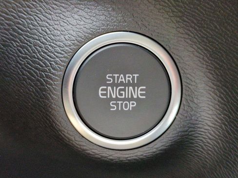 New 2025 Volvo XC40 B5 Core w/ Protection Package Premier image 27