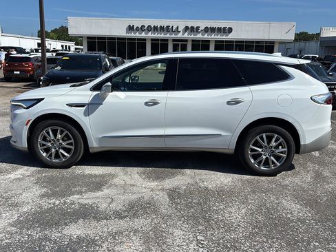 Used 2023 Buick Enclave Essence w/ Experience Buick Package image 4