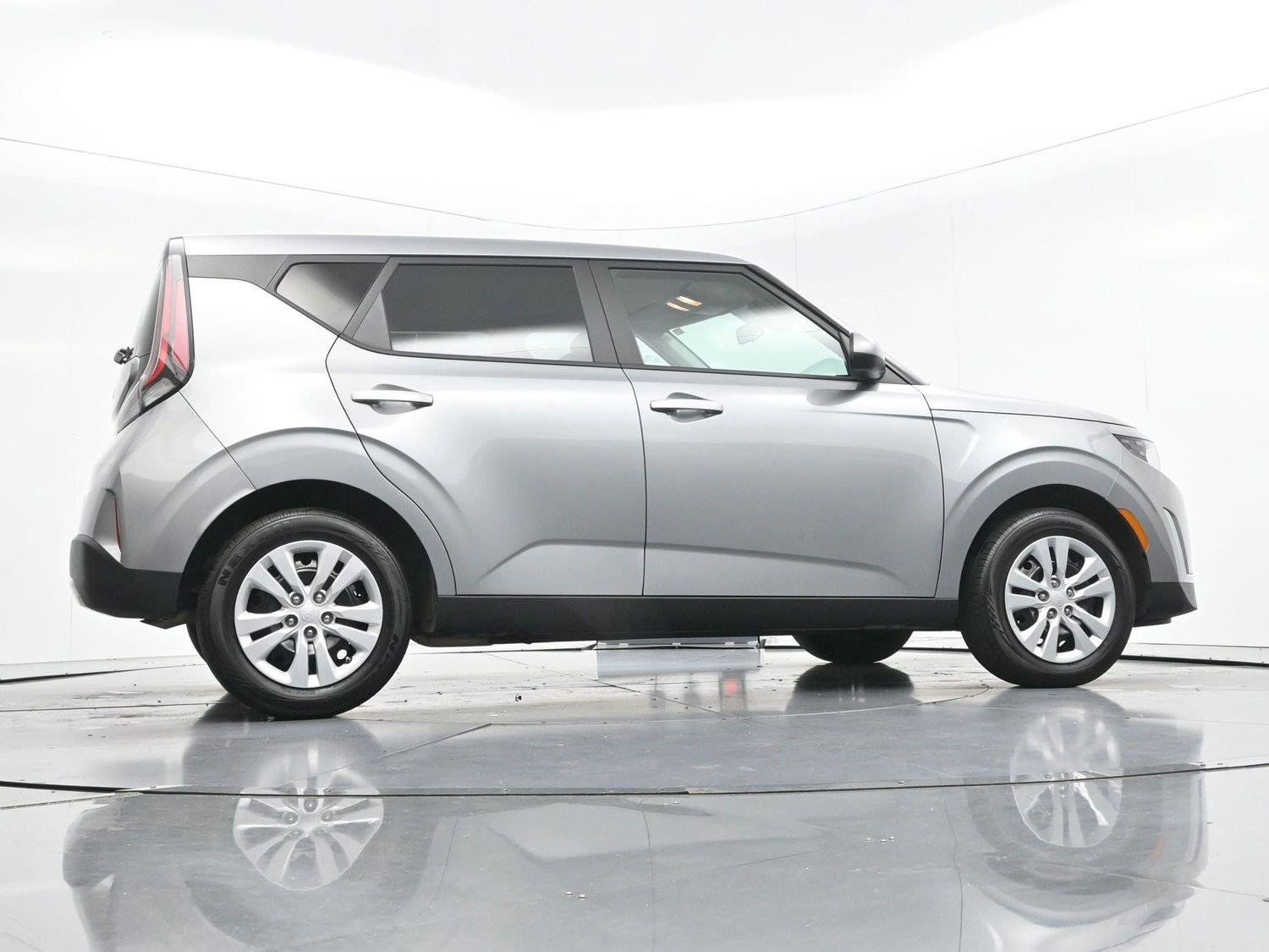 Used 2025 Kia Soul LX FWD image 47
