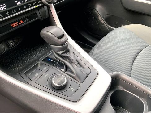 Used 2021 Toyota RAV4 LE AWD/4WD image 18