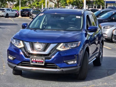 Used 2017 Nissan Rogue SL w/ SL Premium Package image 3
