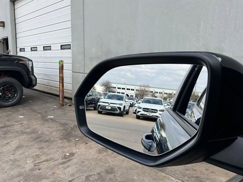 Used 2022 Volkswagen Atlas Cross Sport SEL R-Line image 20