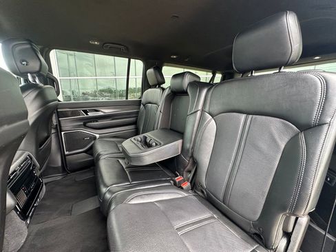 Used 2024 Jeep Wagoneer L Series II RWD image 20