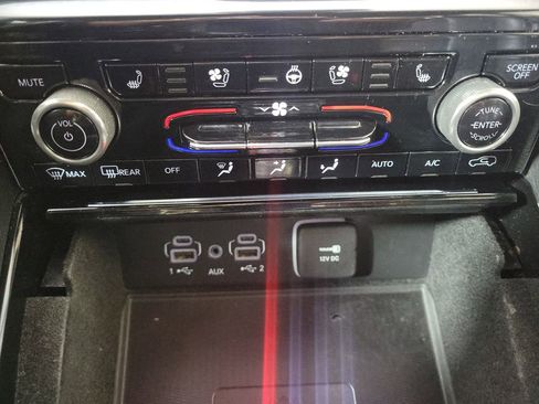 Used 2022 Jeep Grand Cherokee Limited image 24