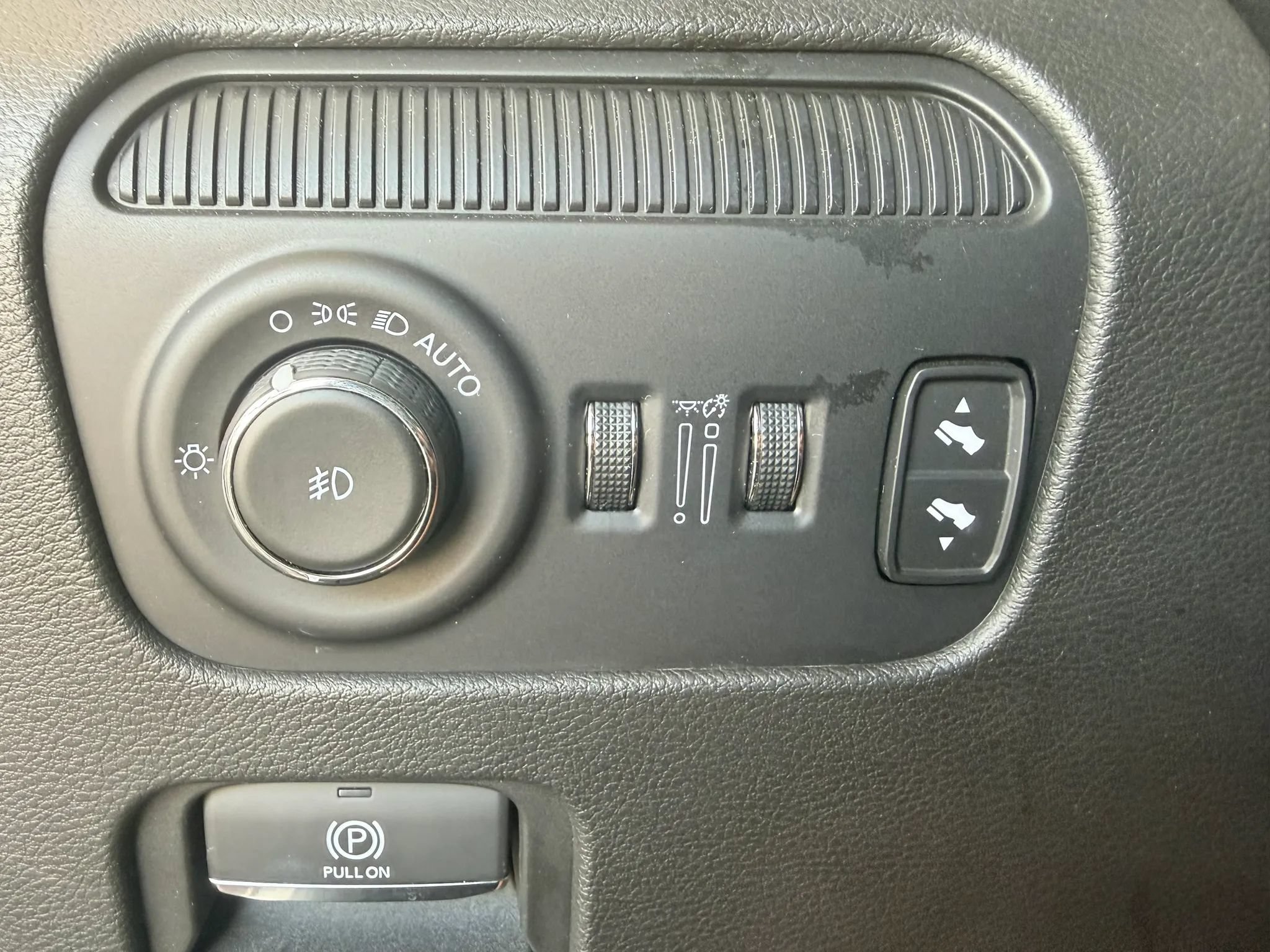 Used 2024 Jeep Wagoneer L Series II RWD image 23
