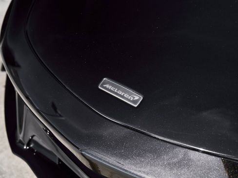 Used 2025 McLaren Artura Spider image 7