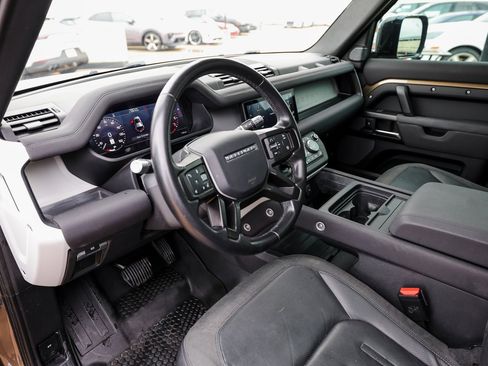 Used 2020 Land Rover Defender 110 SE image 4