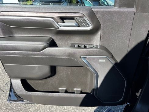 Used 2022 Chevrolet Silverado 1500 LTZ image 16