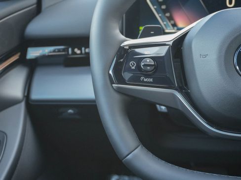 Certified 2025 BMW 530i xDrive w/ Premium Package image 18