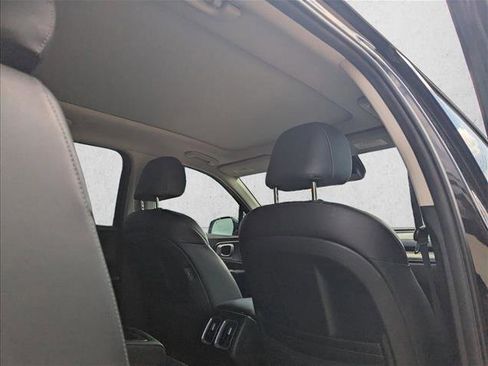 Used 2022 Kia Sorento S w/ Panoramic Sunroof Package FWD image 14